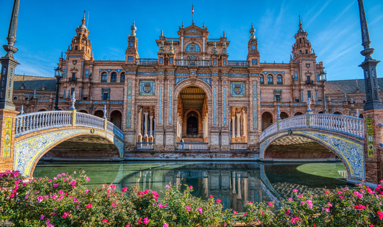 Ein Foto von einem Teil der schönen Plaza de Espana Sevilla